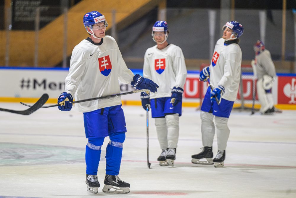 Prvý tréning slovenskej hokejovej reprezentácie pred otvorením 89. majstrovstiev sveta v ľadovom hokeji vo Švajčiarsku