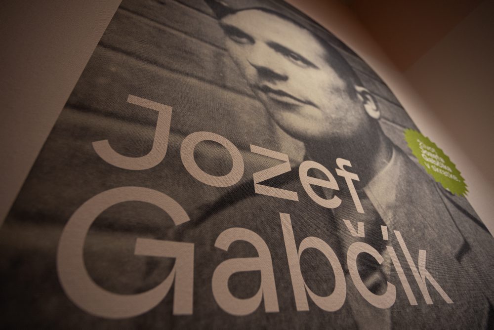 Dobrovoľníci26: Pamätná izba Jozefa Gabčíka v Poluvsí