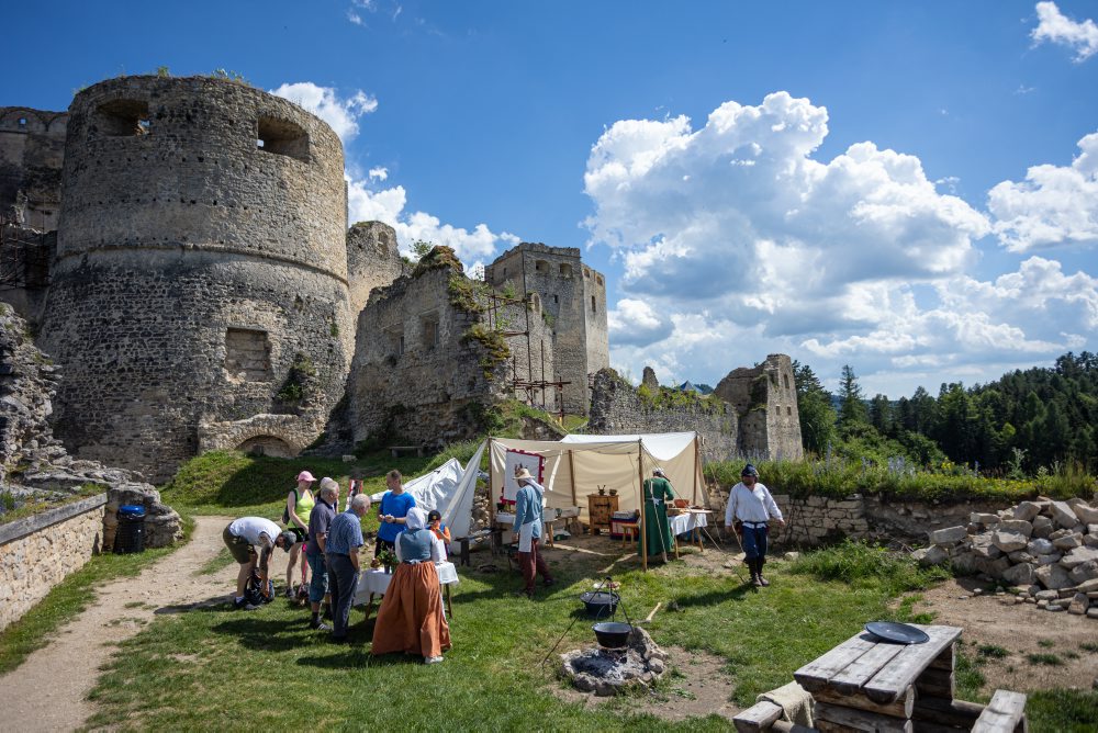 Otvorenie letnej sezóny na Lietavskom hrade 