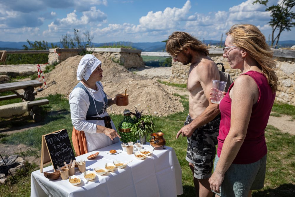 Otvorenie letnej sezóny na Lietavskom hrade 