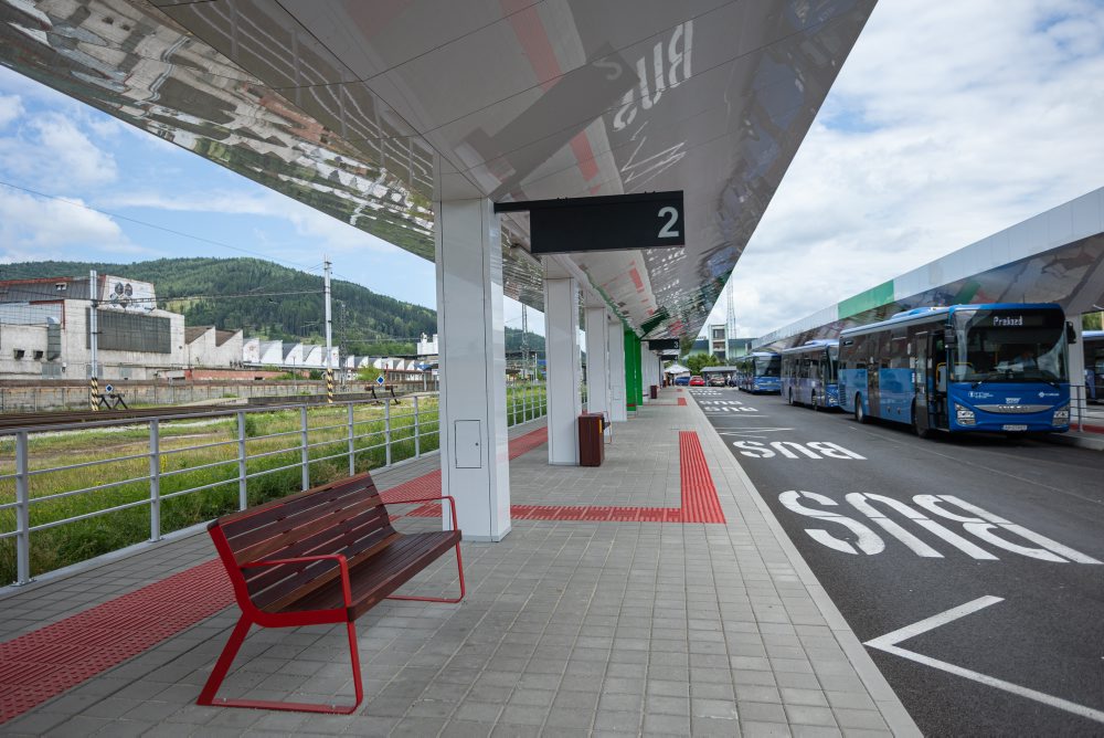 Slávnostné prevzatie zrekonštruovanej autobusovej stanice od zhotoviteľa v Kysuckom Novom Meste