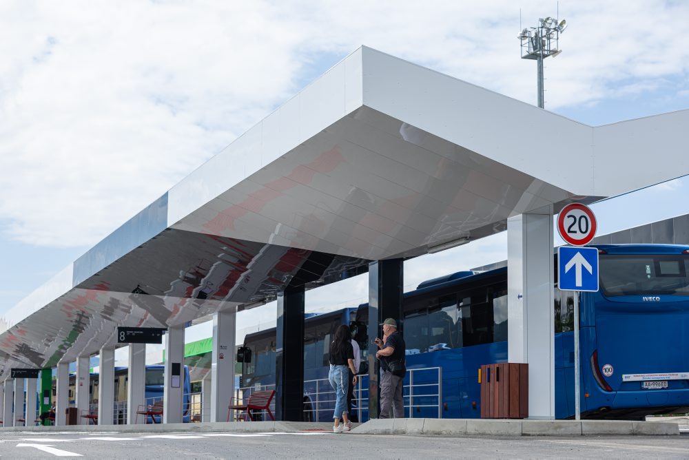Slávnostné prevzatie zrekonštruovanej autobusovej stanice od zhotoviteľa v Kysuckom Novom Meste
