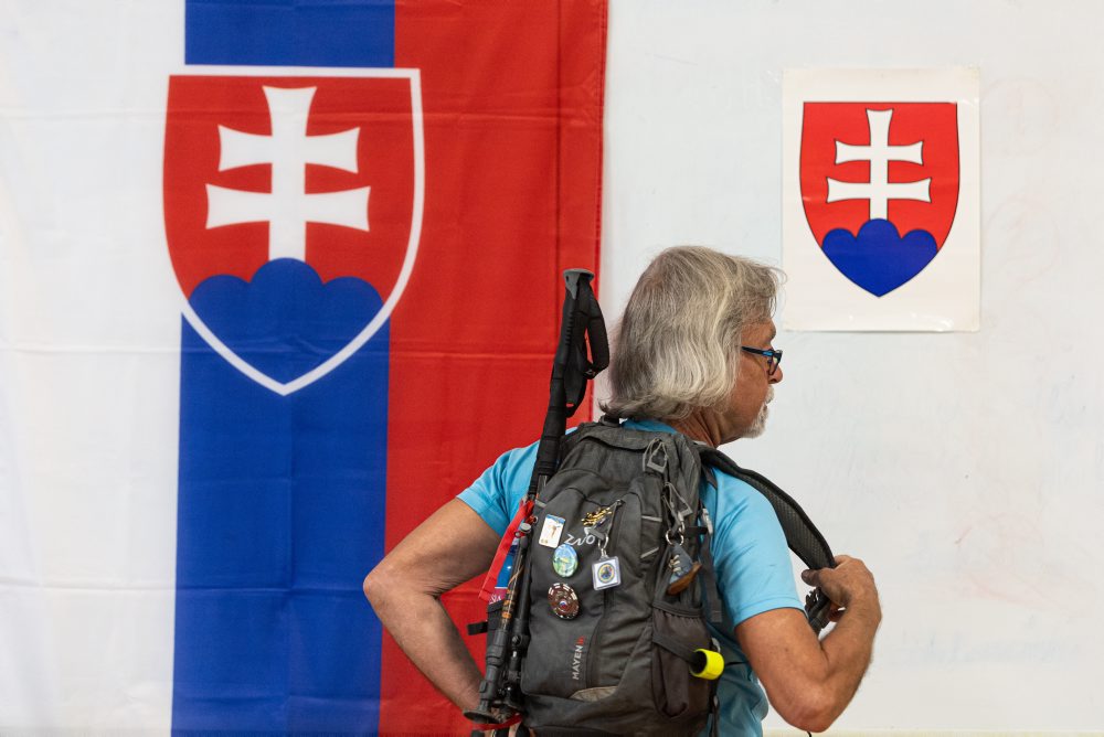 Turisti na referende o zrušení doživotnej renty a obnove Úradu špeciálnej prokuratúry ai Národnej kriminálnej agentúry v Oščadnici