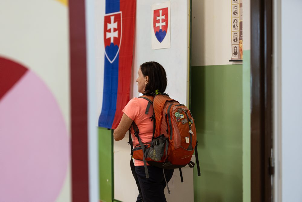 Turisti na referende o zrušení doživotnej renty a obnove Úradu špeciálnej prokuratúry ai Národnej kriminálnej agentúry v Oščadnici