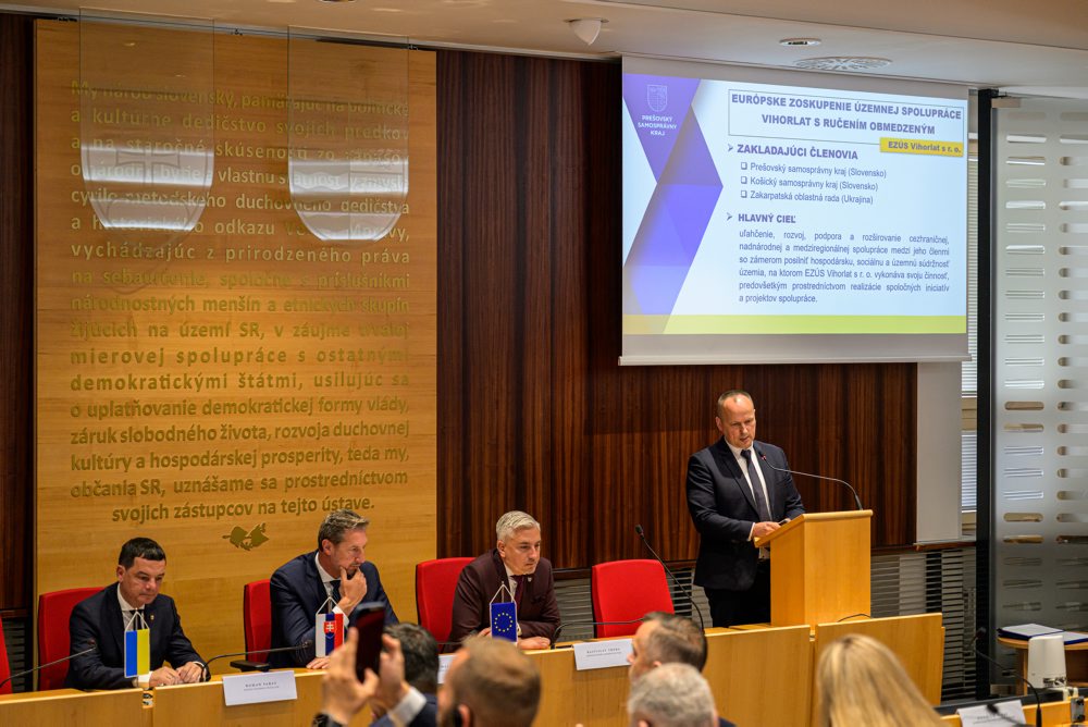 Podpis k založeniu EZÚS Vihorlat, ktoré vzniklo v partnerstve so Zakarpatskou oblastnou radou z Ukrajiny