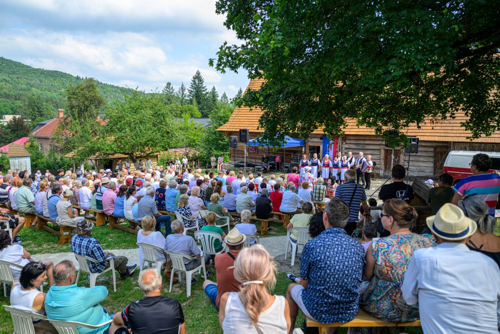 Prehliadka rusínskeho a šarišského folklóru