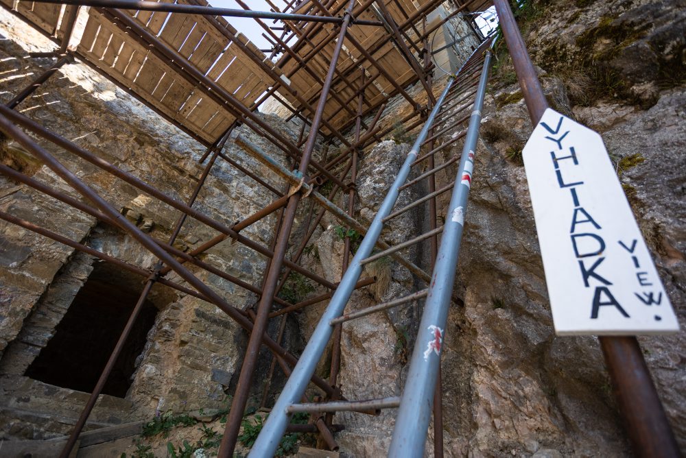 Obnova hradu Lednica v rámci projektu Ľudia a hrady 