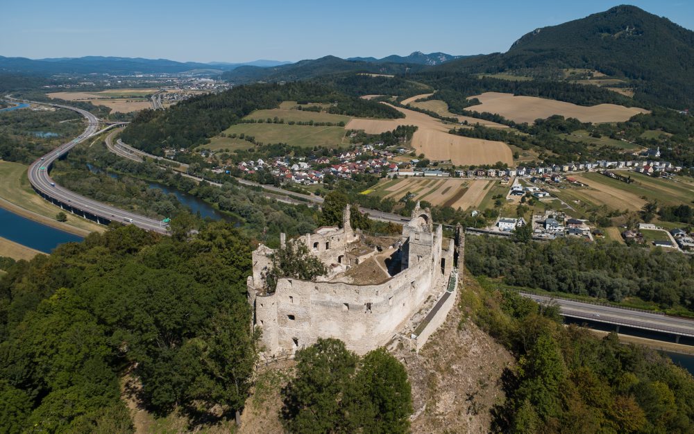 Obnova hradu Bystrica nad Považským Podhradím