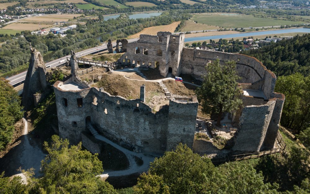 Obnova hradu Bystrica nad Považským Podhradím