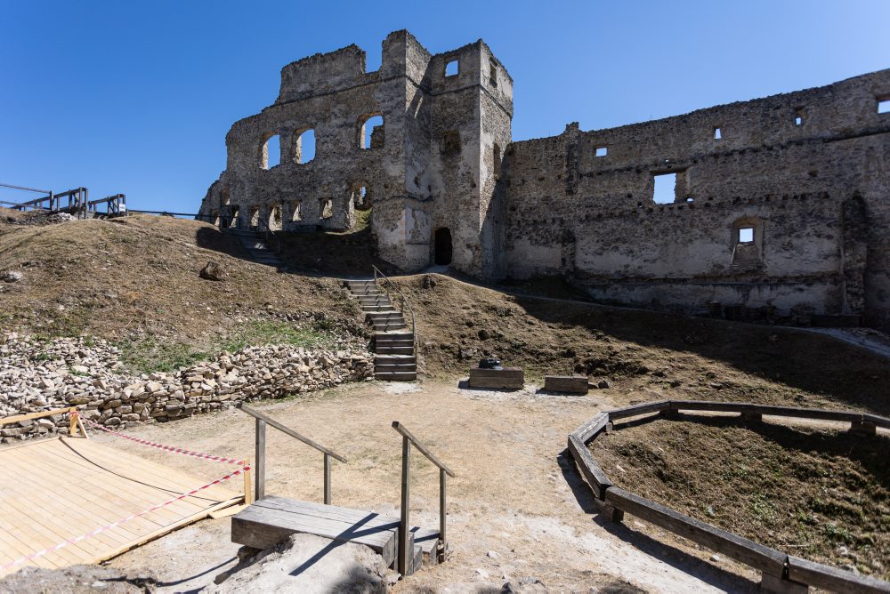 Obnova hradu Bystrica nad Považským Podhradím