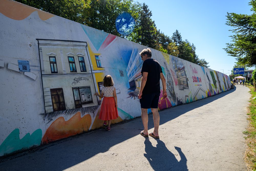 Odhalenie interaktívnej street art steny – Slovenský unikát prepojenia maľby a digitálu