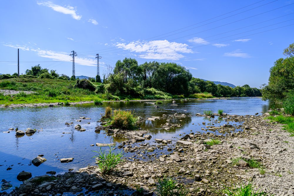 Nízky stav hladiny vody rieky Laborec v Humennom 