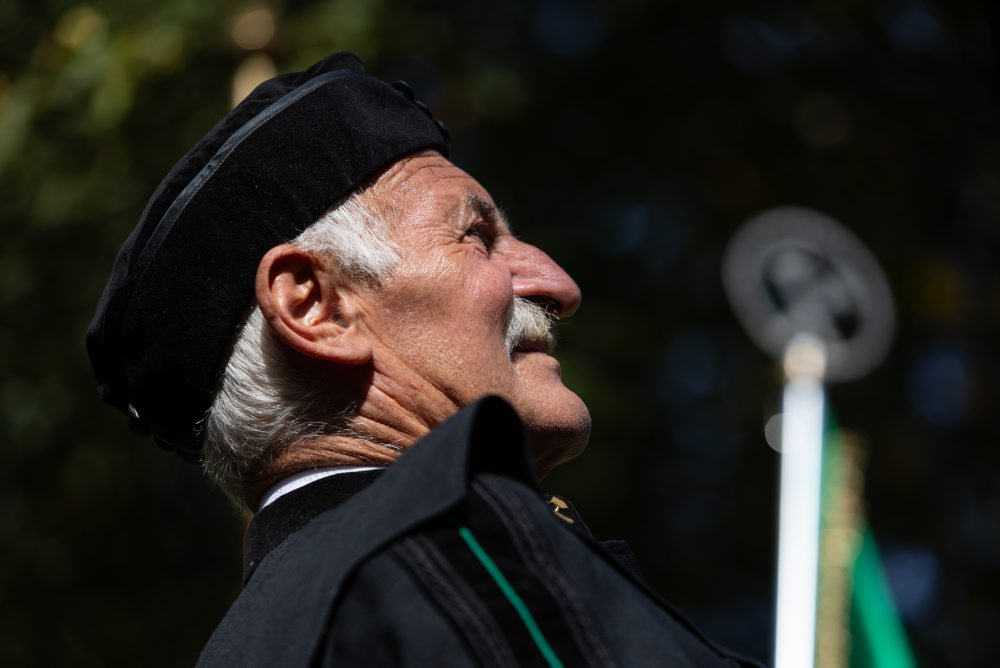 Pietny akt kladenia vencov k Pamätníku obetiam banských nešťastí na hornej Nitre v Handlovej