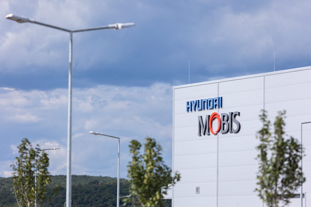 Slávnostné otvorenie nového závodu Hyundai Mobis v Novákoch na výrobu integrovaných elektrických pohonných systémov pre elektromobily