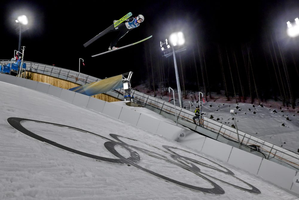 Skoky na lyžiach žien na strednom mostíku 