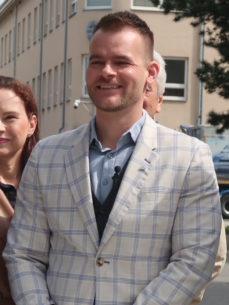 Voľby26: Kandidátom KDH na primátora Hlohovca je Ľ. Petrek