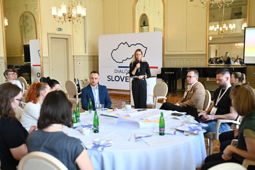 Podujatie Dialóg pre Slovensko v Divadle Jána Palárika