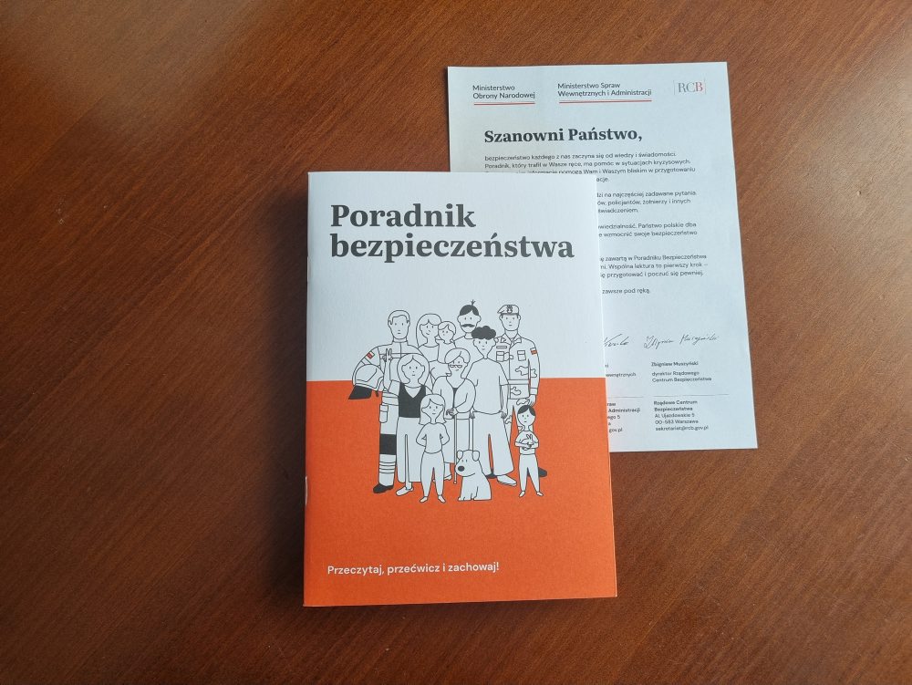 Poľsko: Domácnosti dostávajú vládnu príručku ako sa správať v krízach či vojne