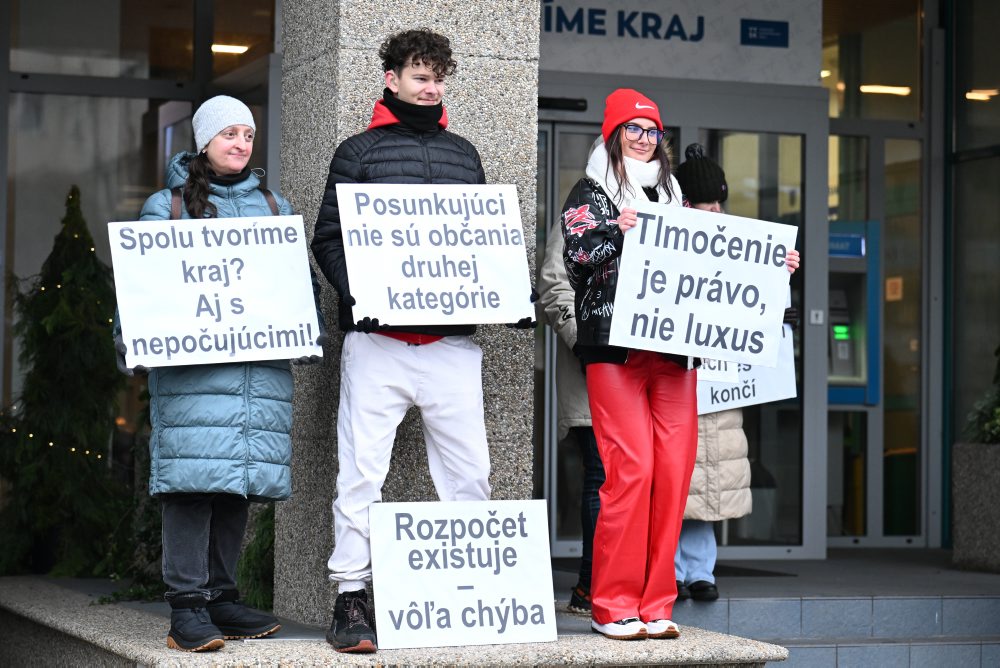 Protestné zhromaždenie Nepočujúcich občanov proti postupu Trnavského samosprávneho kraja