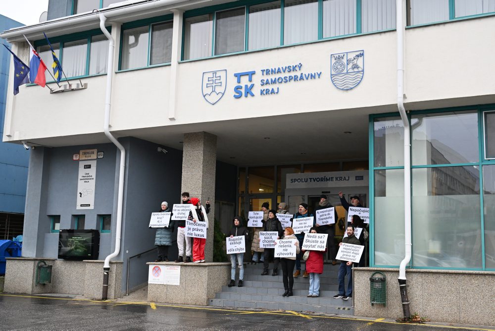 Protestné zhromaždenie Nepočujúcich občanov proti postupu Trnavského samosprávneho kraja