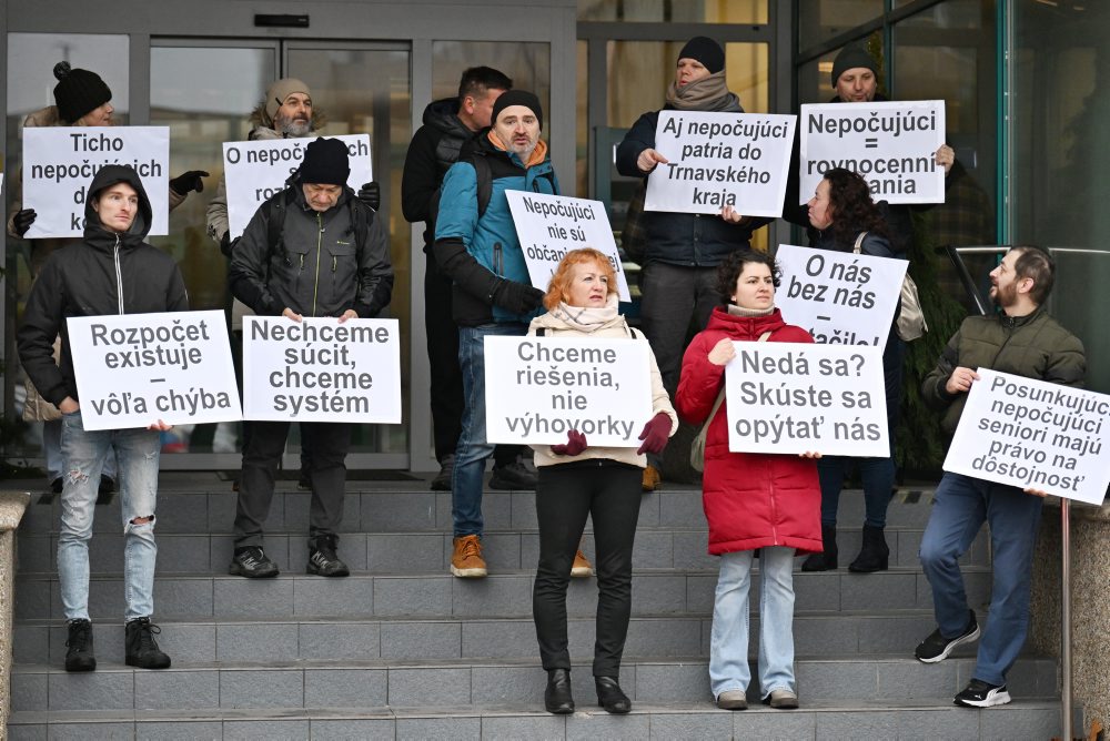 Protestné zhromaždenie Nepočujúcich občanov proti postupu Trnavského samosprávneho kraja