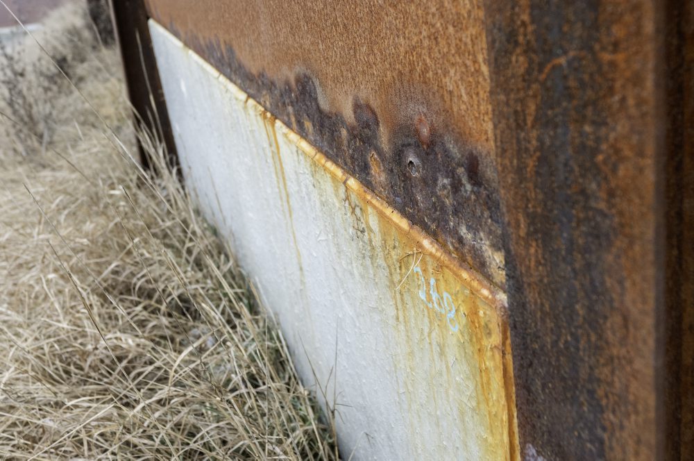 Hrdzavé protihlukové panely na diaľnici D4 a rýchlostnej ceste R7 v Bratislave 