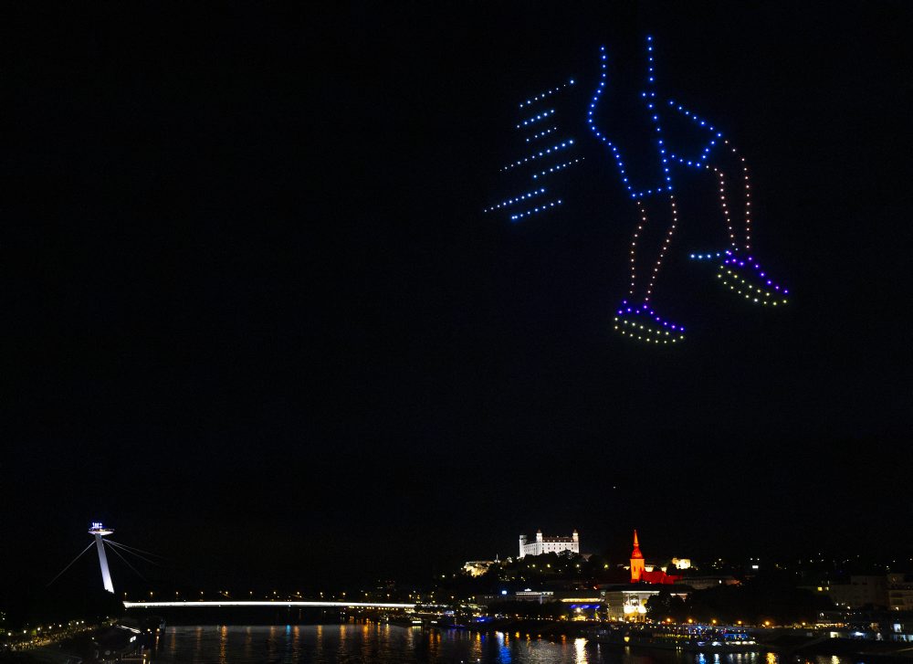 Dronová show nad Dunajom v Bratislave 