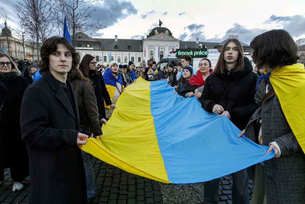 Pochod solidarity pri príležitosti 4. výročia vojny na Ukrajine v Bratislave