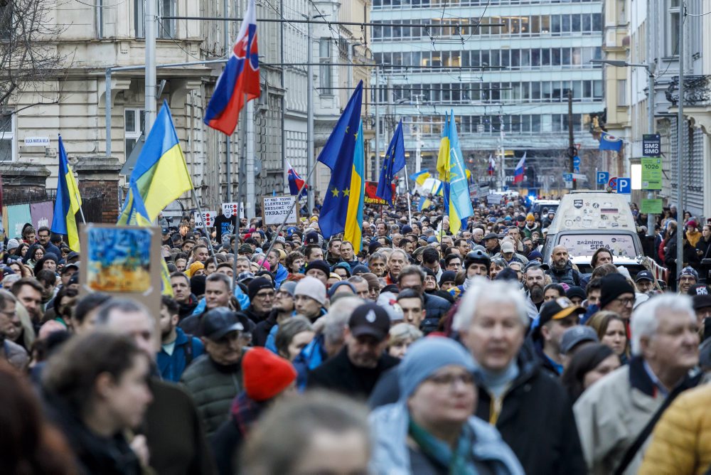 Pochod solidarity pri príležitosti 4. výročia vojny na Ukrajine v Bratislave