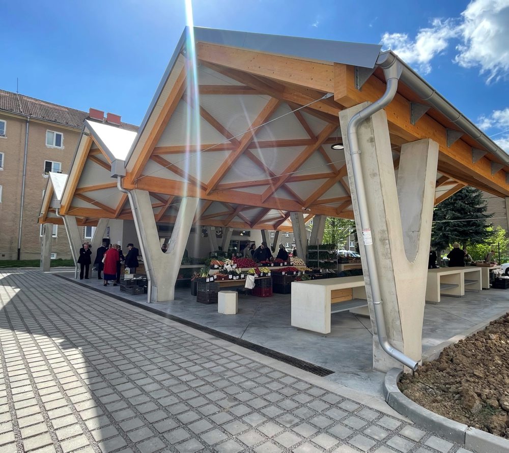 Zrekonštruovaná tržnica na sídlisku Píly v Prievidza