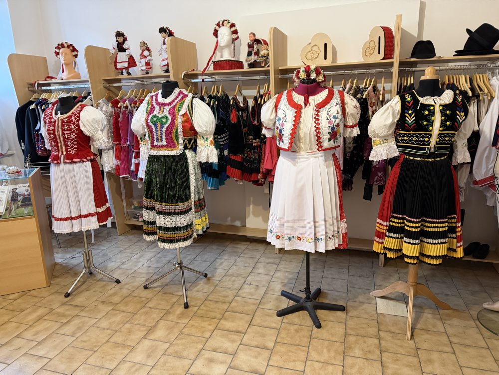 Sviatočné kroje patrili aj k Vianociam, dedili sa z generácie na generáciu