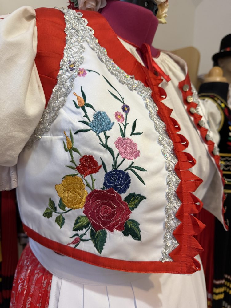 Sviatočné kroje patrili aj k Vianociam, dedili sa z generácie na generáciu