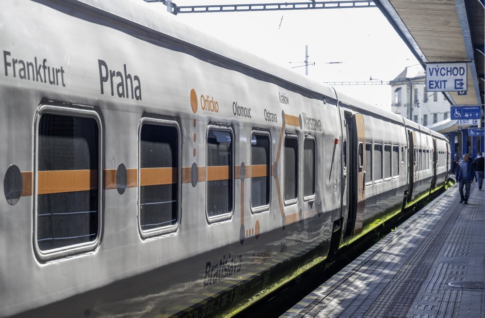 Leo Express nasadí na nové linky z Prahy do Bratislavy a Prešova upravené vlakové súpravy 