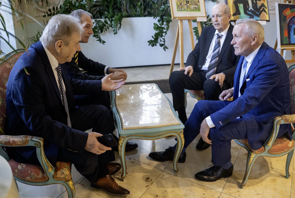 Prezident SR Peter Pellegrini prijal v Prezidentskom paláci v Bratislave majstrov Európy vo futbale z roku 1976 v Belehrade