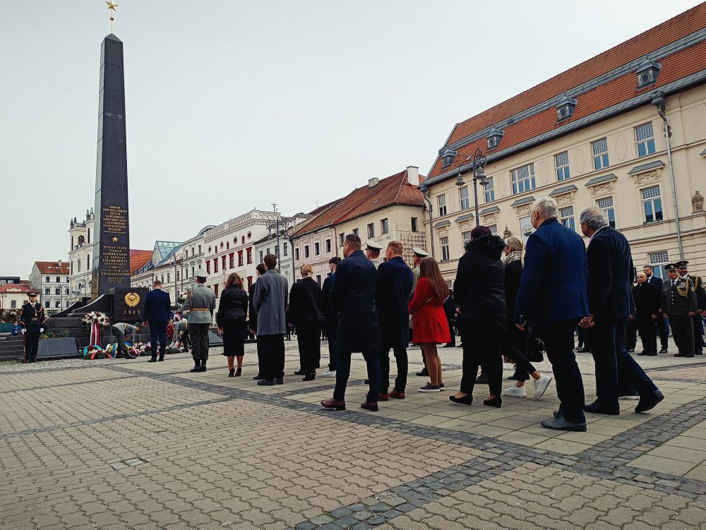 Na Námestí SNP v Banskej Bystrici si pripomenuli 81. výročie oslobodenia mesta