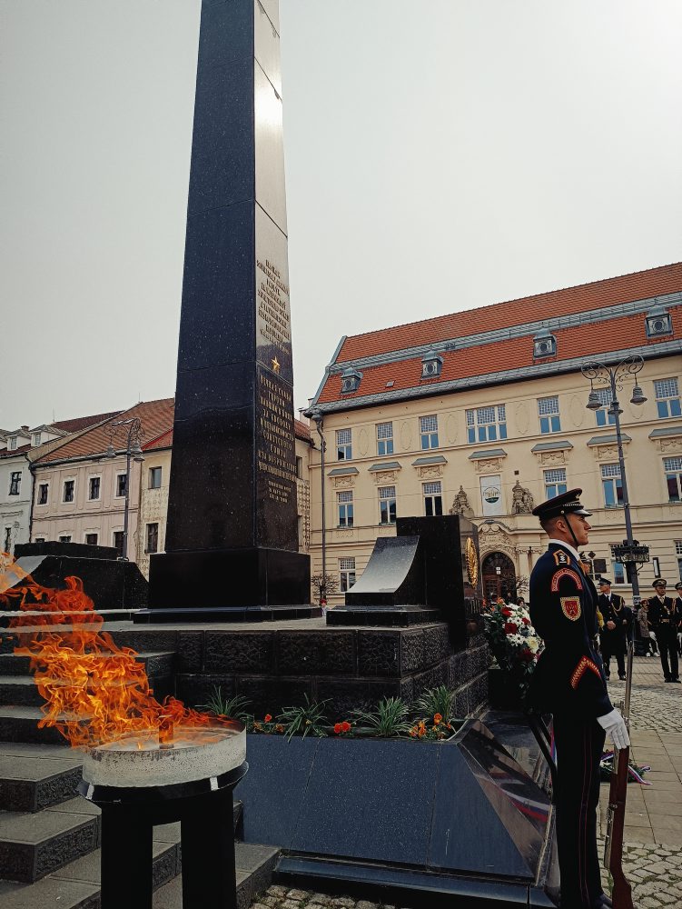 Na Námestí SNP v Banskej Bystrici si pripomenuli 81. výročie oslobodenia mesta