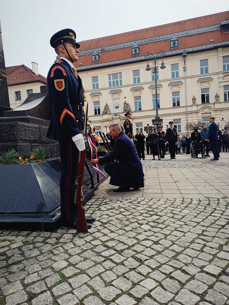 Na Námestí SNP v Banskej Bystrici si pripomenuli 81. výročie oslobodenia mesta