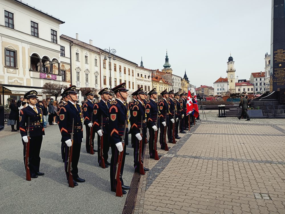 Na Námestí SNP v Banskej Bystrici si pripomenuli 81. výročie oslobodenia mesta