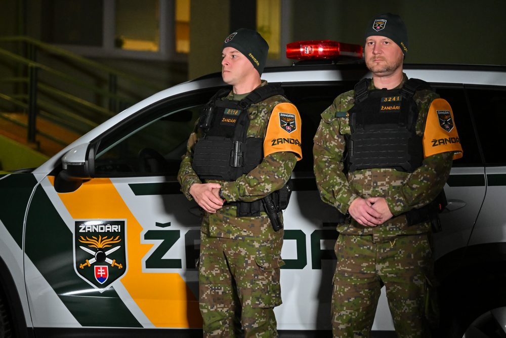 R. Kaliňák: Do služby naprieč Slovenskom nastúpili prvé žandárske hliadky