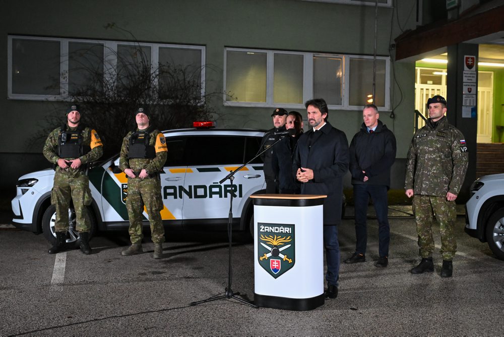 R. Kaliňák: Do služby naprieč Slovenskom nastúpili prvé žandárske hliadky