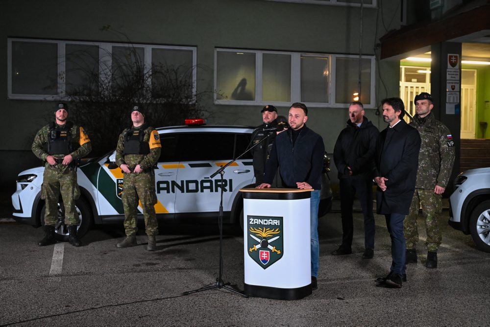 R. Kaliňák: Do služby naprieč Slovenskom nastúpili prvé žandárske hliadky