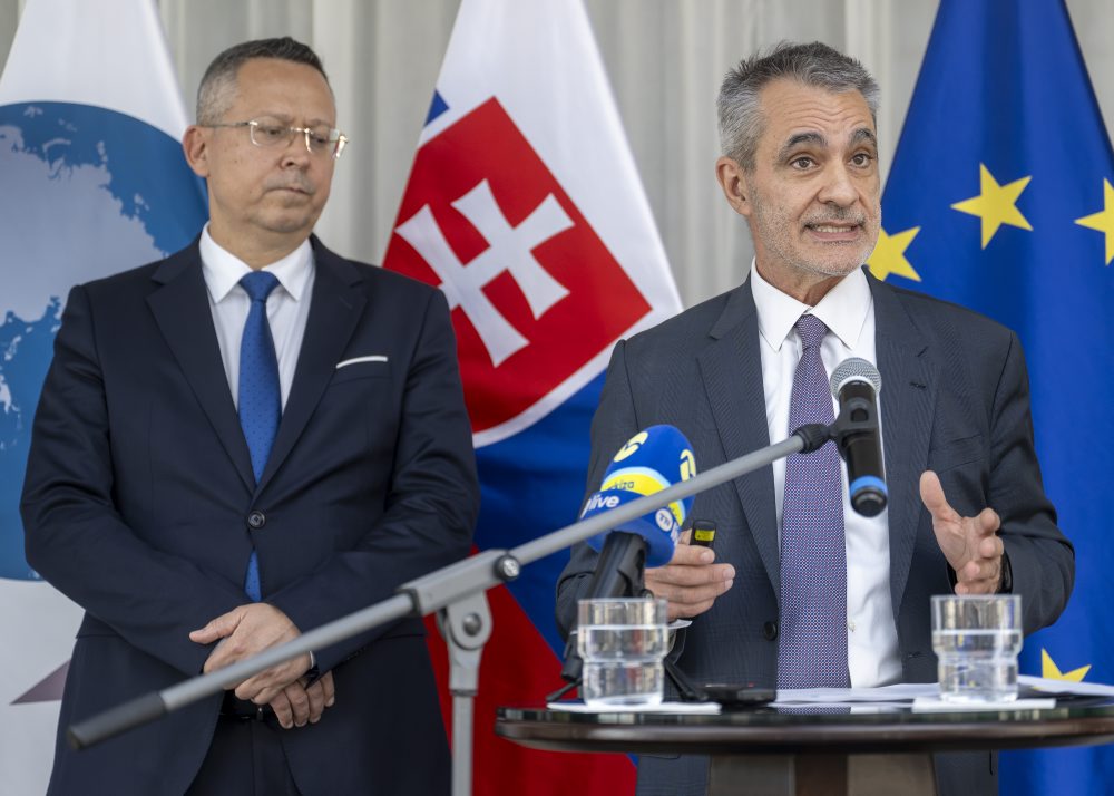 Tlačová konferencia ministra financií SR Ladislava Kamenického a hlavného ekonóma OECD Stefana Scarpettu k predstaveniu správy - Ekonomický prehľad OECD pre Slovensko 2026