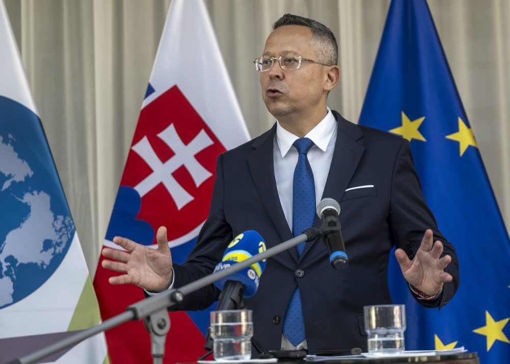 Tlačová konferencia ministra financií SR Ladislava Kamenického a hlavného ekonóma OECD Stefana Scarpettu k predstaveniu správy - Ekonomický prehľad OECD pre Slovensko 2026