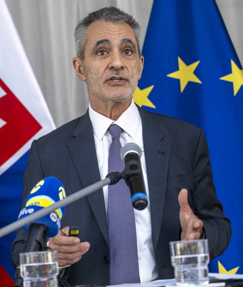 Tlačová konferencia ministra financií SR Ladislava Kamenického a hlavného ekonóma OECD Stefana Scarpettu k predstaveniu správy - Ekonomický prehľad OECD pre Slovensko 2026