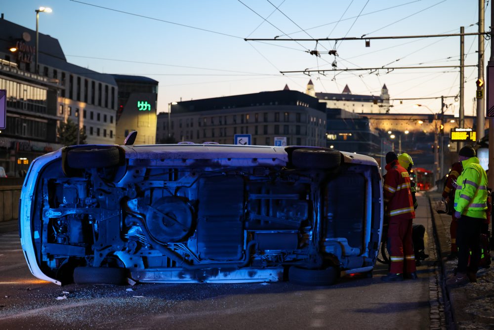 Dopravná nehoda na Hodžovom námestí v Bratislave