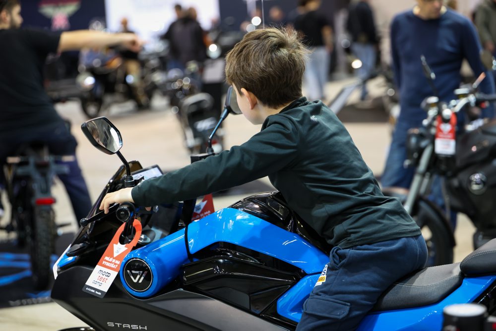 Najväčšia domáca prehliadka motoriek, áut aj karavanov sa začala v Bratislave