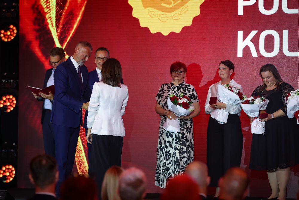 Minister práce E. Tomáš udelil 36 laureátom rezortné vyznamenania