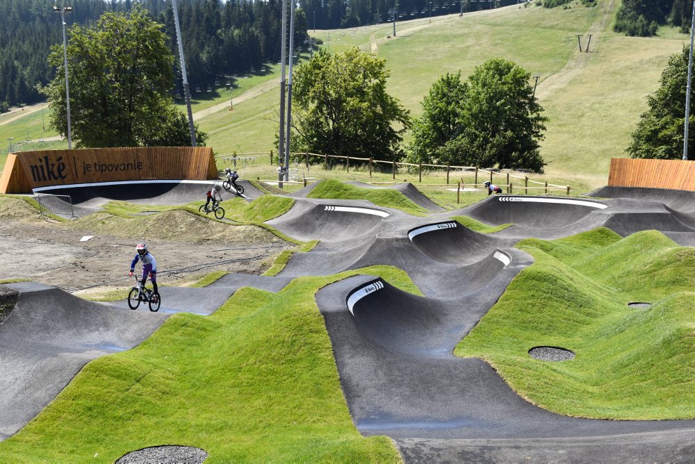 Na Donovaloch otvárajú nový bikepark, v prvej fáze ponúka desať trailov