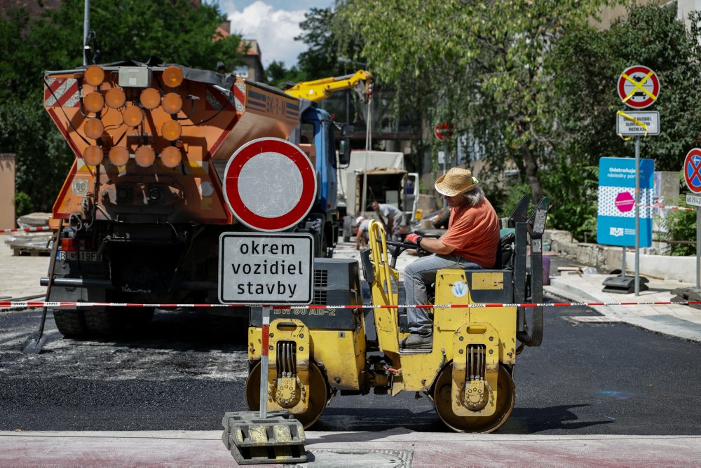Oprava cesty na Belopotockého ulici v Bratislave 