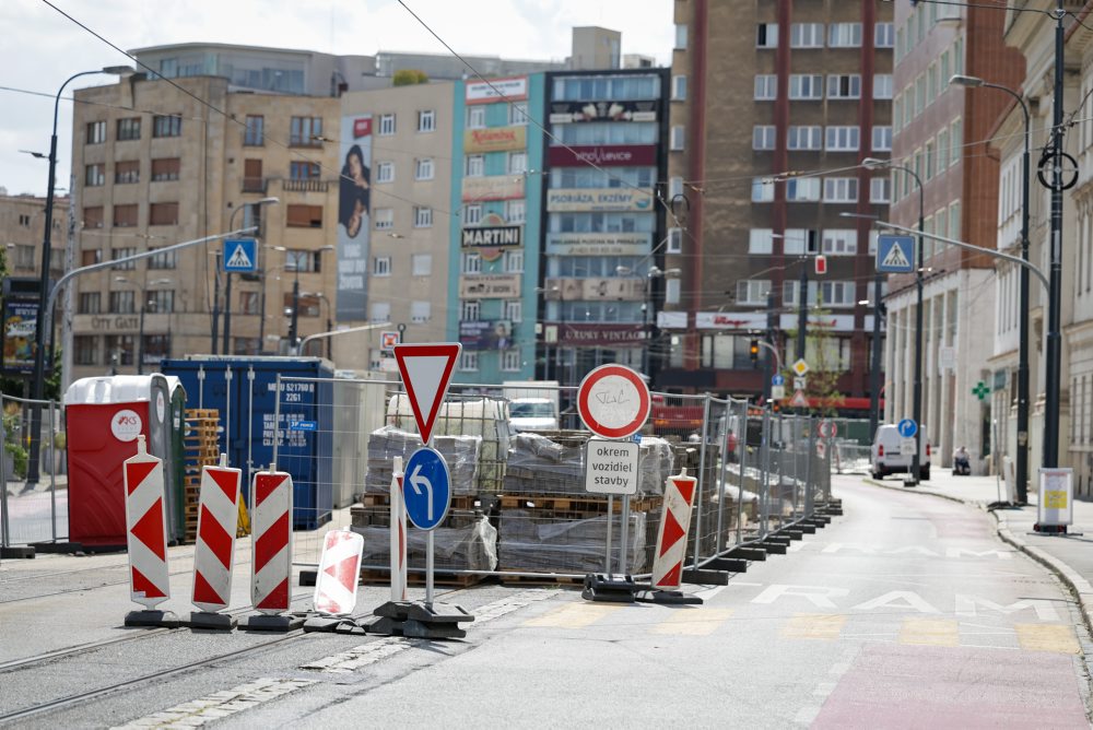  Priebeh cestných prác na Špitálskej ulici v Bratislave 